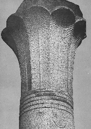 Le petit temple de Clitumne et la colonne-palmier de Toutankhamon