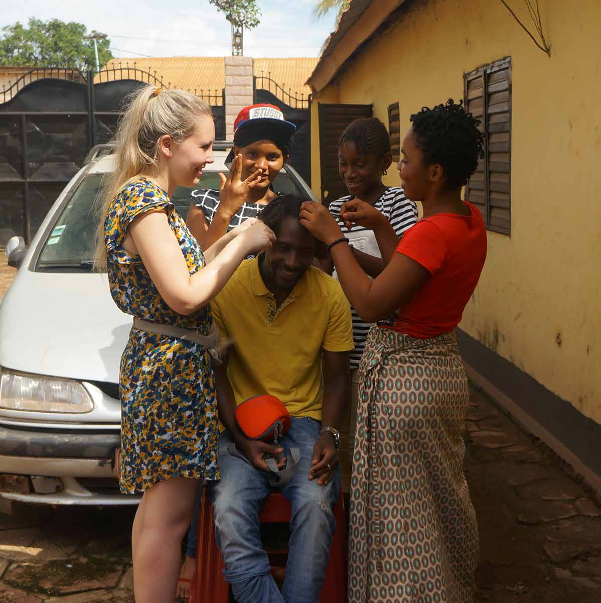 Une coiffure qui réunit